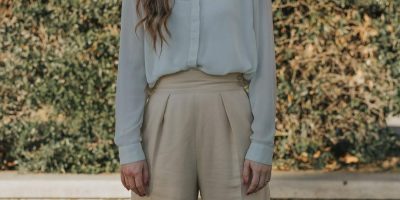 How to Tuck in Your Shirt: 4 Tips for Women